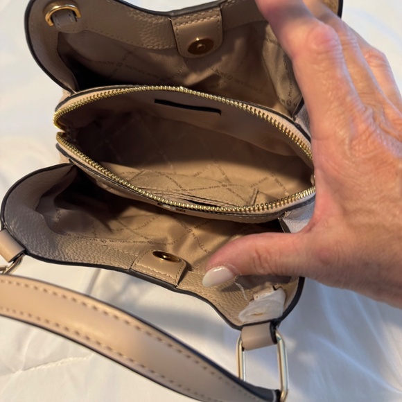 Michael kors purse - Picture 2 of 4